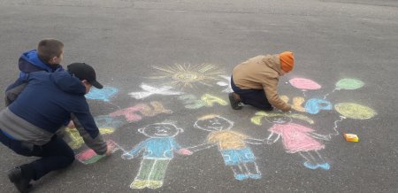 Конкурс рисунков на асфальте "Дети за мир"
