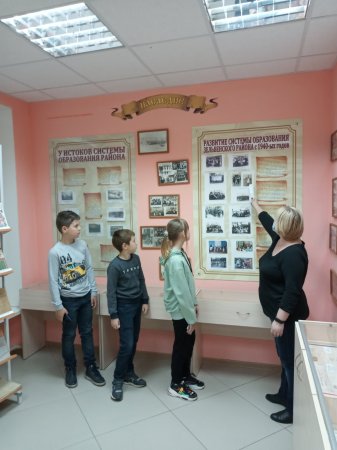 Интерактивная экскурсия в музей образования "Гимназия вчера и сегодня" для учащихся 5 "Б" класса