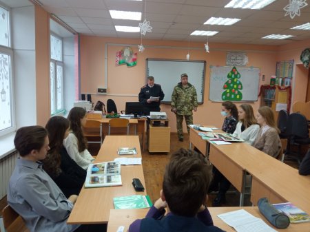 Учащиеся 11 класса встретились с работниками ИК-11 г.Волковыска