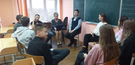 В рамках классного часа "Жизнь без  конфликтов" для учащихся был организован тренинг с участием с педагога-психолога Климуть Татьяны Антоновны