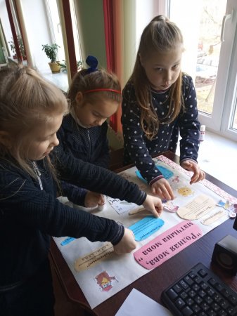 В рамках недели "Родного языка" учащиеся 3 " А" класса приняли участие в конкурсе газет "Сакавiтая i лагодная беларуская мова родная"