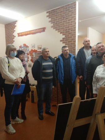 Первыми посетителями экспозиции, посвященной геноциду белорусского народа, в том числе в Зельвенском районе, стали учителя физической культуры и здоровья Зельвенского района.