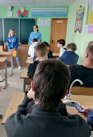 С целью профоориентации, представители учреждения образования "Cлуцкий государственный колледж" провели встречу с учащимися 9 классов.