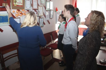 13 октября учащиеся 8 а класса посетили редакцию газеты "Праца".