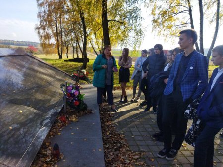 Учащиеся 10 А класса посетили мемориальный комплекс "Шауличи"
