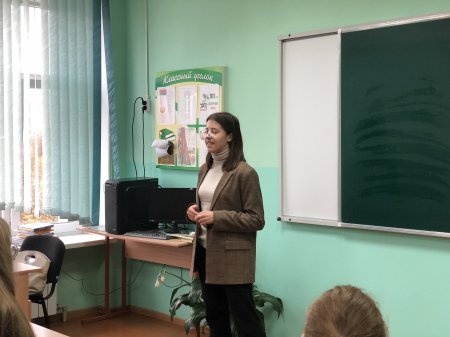 Сегодня с учащимися 8 класса прошла встреча с первым секретарем РК ОО БРСМ Полубок Вероникой Анатольевной