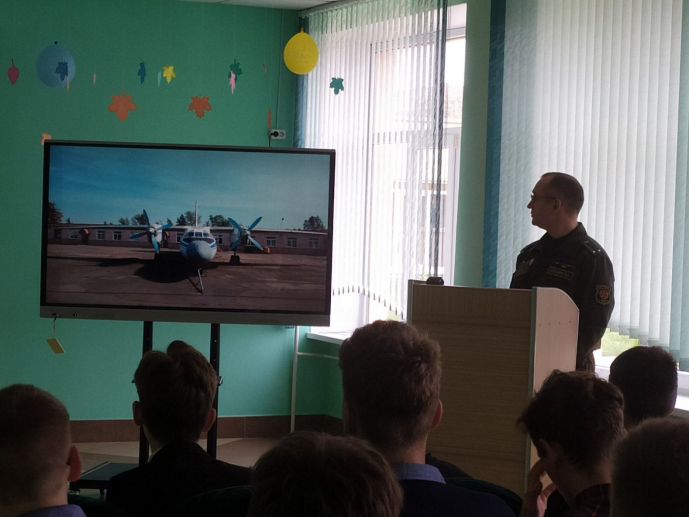 Для учащихся 10-11 классов организована  профориентационная встреча с представителем Военного факультета Белорусской государственной академии авиации