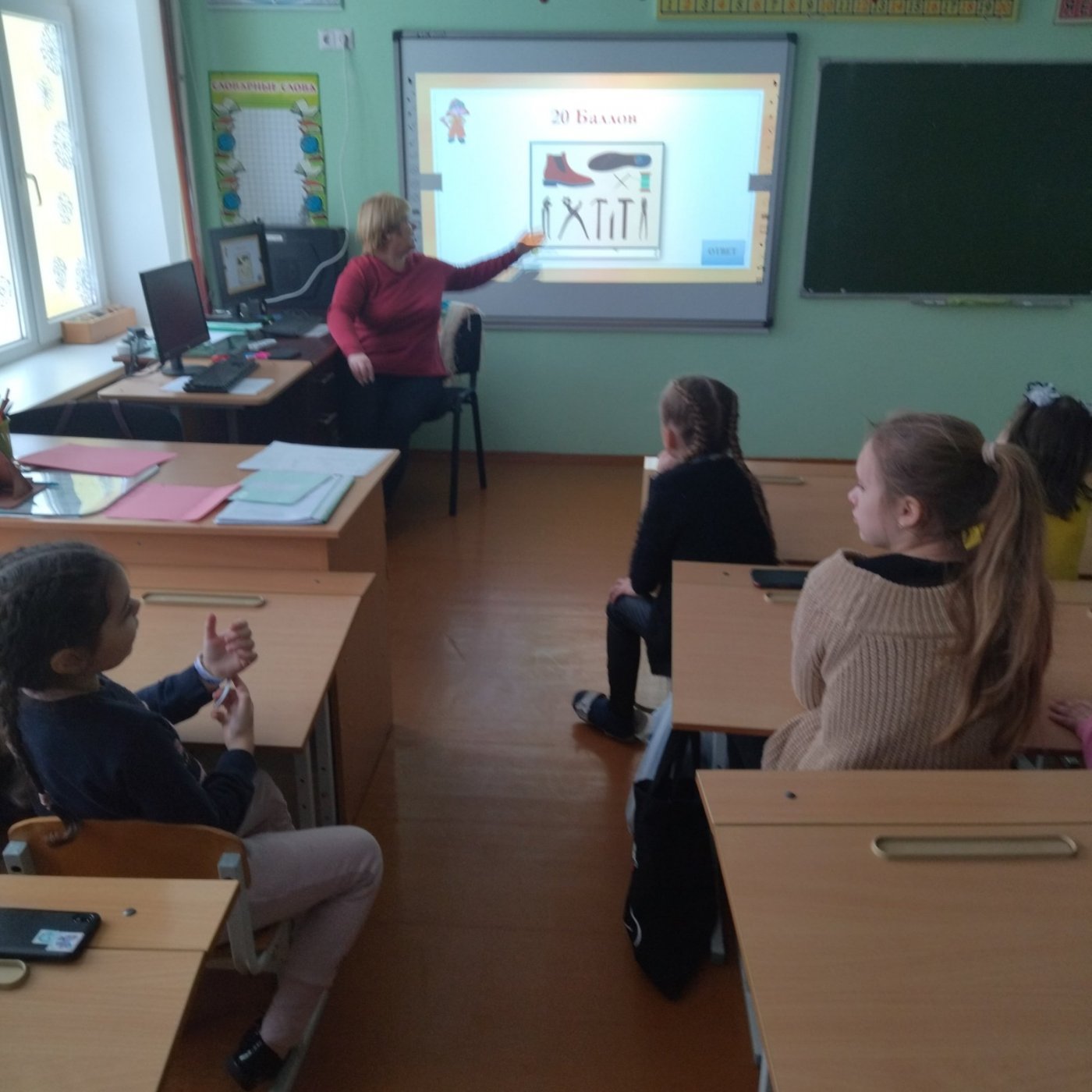 17 декабря в шестой школьный день видеосалон гимназии  был посвящён Дню белорусского кино. 
