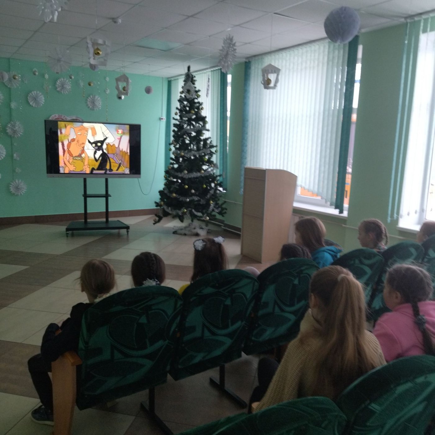 17 декабря в шестой школьный день видеосалон гимназии  был посвящён Дню белорусского кино. 