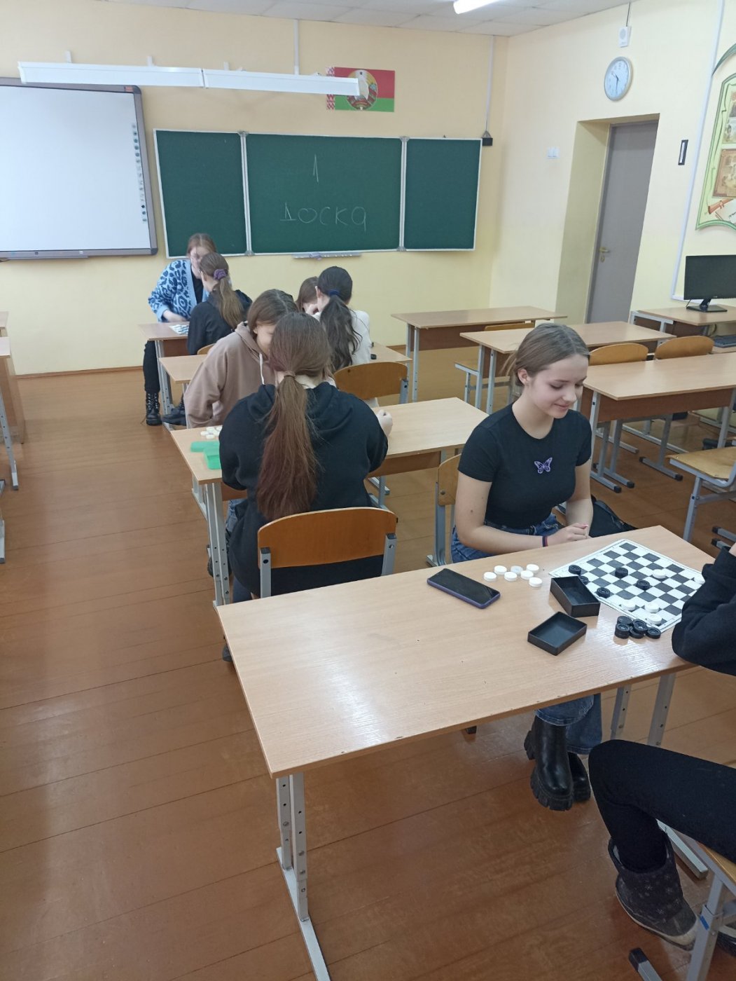 Первое место заняла сборная команда учащихся гимназии  по шашкам среди девяти команда на районных соревнованиях