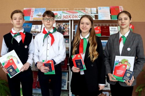15 марта гимназисты приняли участие в торжественном мероприятии "Мы - граждане мирной и созидательной страны", посвященном Дню Конституции Республики Беларусь