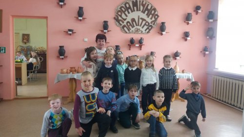 Учащиеся 1"Б" класса гимназии посетили Дом ремёсел в агрогородке Деречин. 