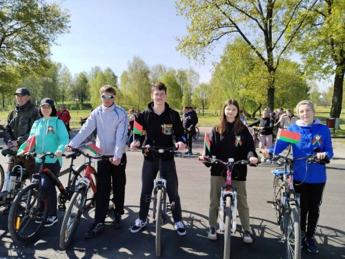 Учащиеся гимназии 11 А класса приняли участие в районном велопробеге "От памятника к памятнику", посвященному Дню Победы.