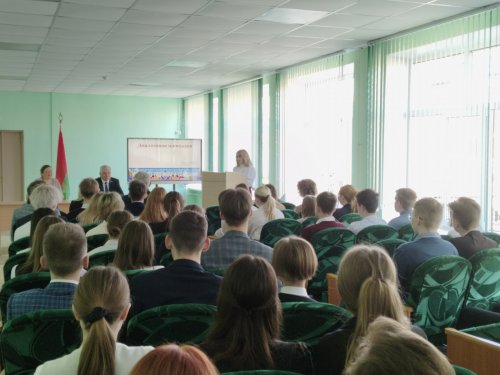 Сегодня 11 мая на базе гимназии состоялась диалоговая площадка учащихся 10-11 классов с Семеняко Валентином Михайловичем, депутатом палаты представителей Национального собрания Республики Беларусь.
