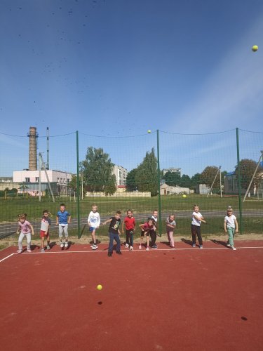"День метателя" прошёл сегодня на спортивных площадках гимназии.