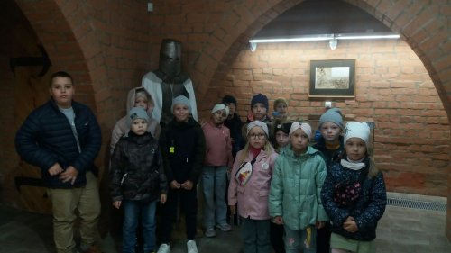 В воскресный день, 8 октября, учащиеся 2"Б" класса посетили в г.Берёзовка стекольный завод "Нёман"