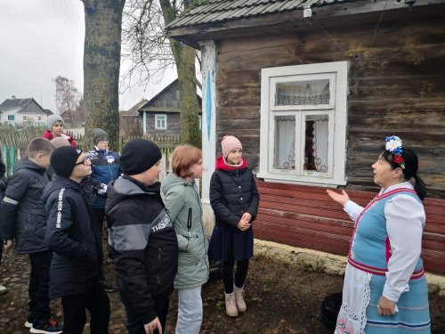 15 ноября учащиеся 6 "Б" гимназии  посетили "Дом-музей сельского быта" в д.Кривоконно
