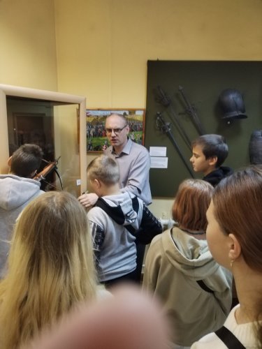 Учащиеся 6Б класса в рамках пилотного проекта посетили Волковысский военно-исторический музей им.П.Багратиона.