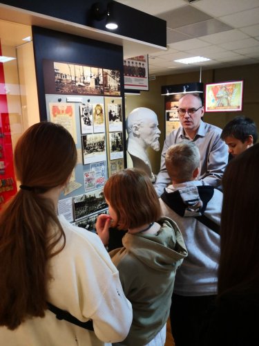 Учащиеся 6Б класса в рамках пилотного проекта посетили Волковысский военно-исторический музей им.П.Багратиона.
