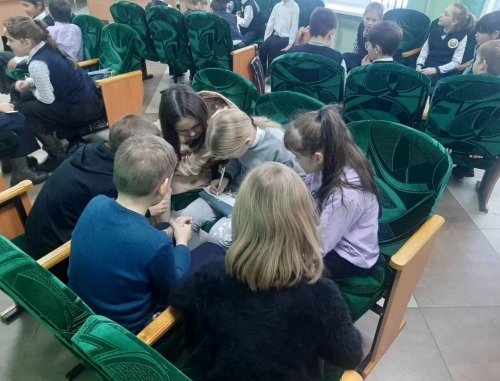 9 декабря учащиеся 3 "А" и 4 "А" классов приняли участие в районном этапе интеллектуально-развлекательной игры "Октябрятский квиз"